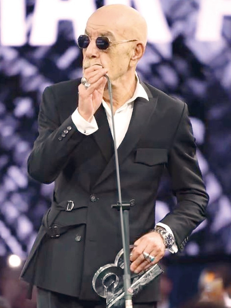 Ödül gecesinde ünlüler geçidi