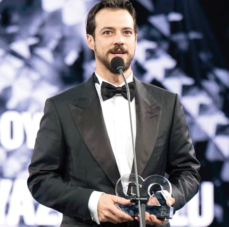 Ödül gecesinde ünlüler geçidi