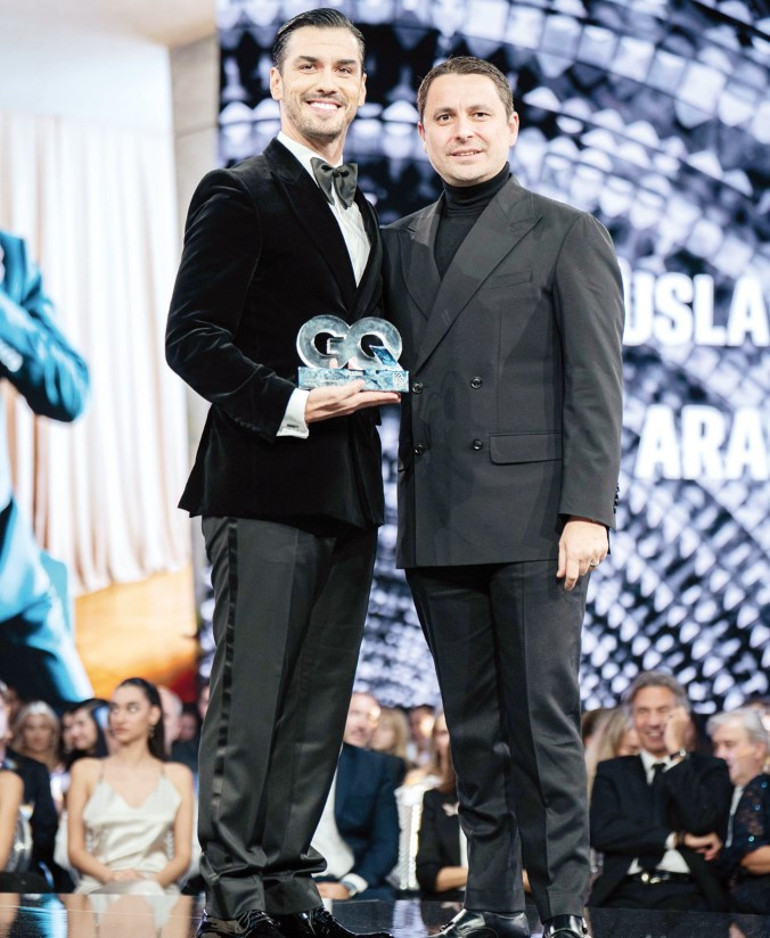 Ödül gecesinde ünlüler geçidi