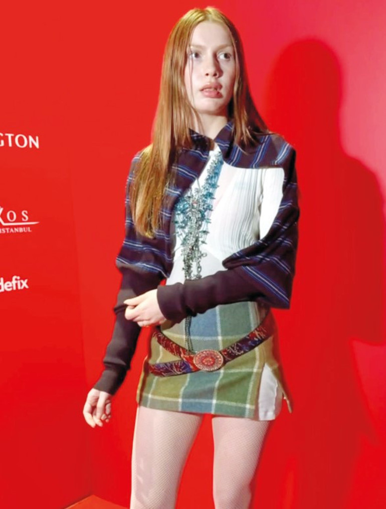 Ödül gecesinde ünlüler geçidi