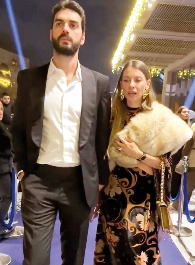 Ödül gecesinde ünlüler geçidi