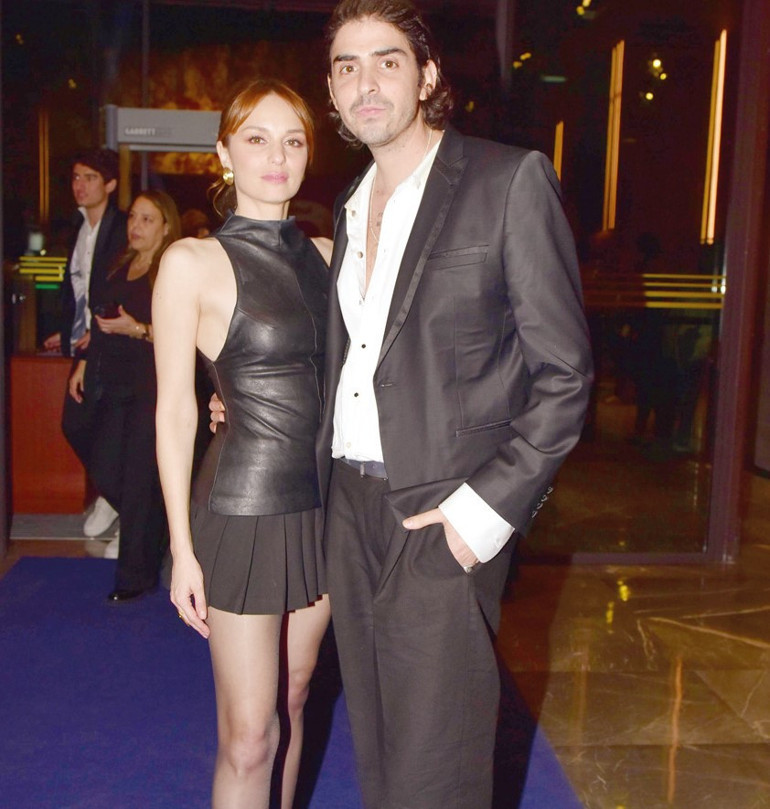 Ödül gecesinde ünlüler geçidi