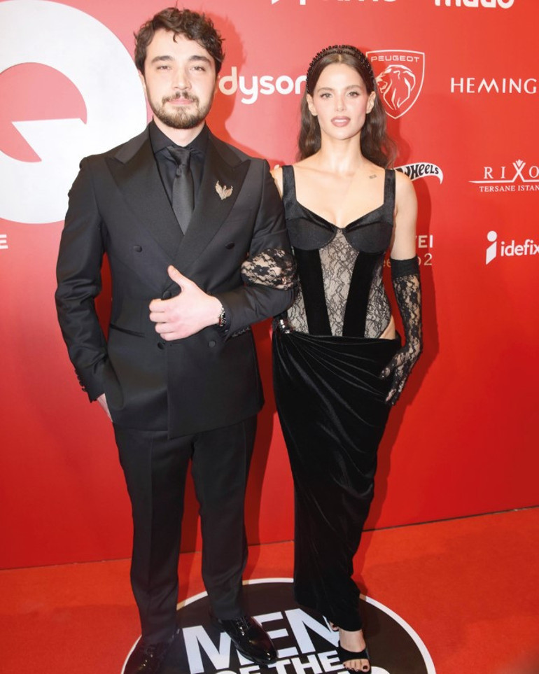 Ödül gecesinde ünlüler geçidi