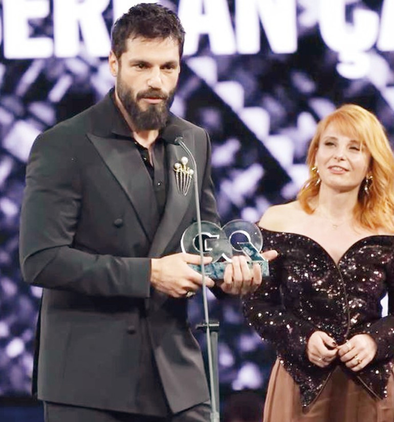 Ödül gecesinde ünlüler geçidi