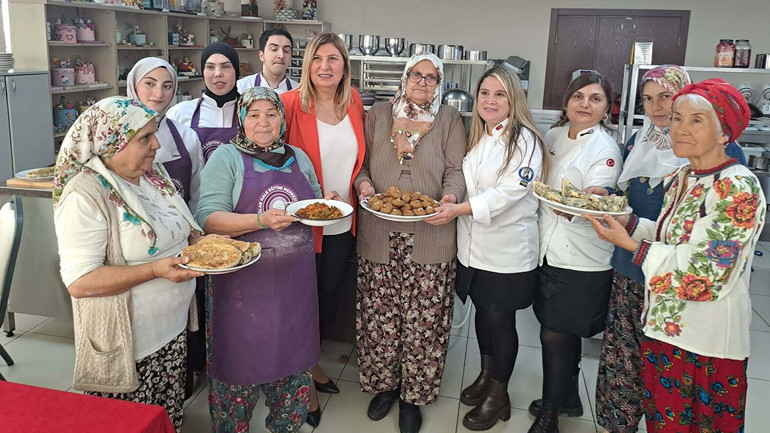 İzmirin eski lezzetleri kayıt altına alınıyor