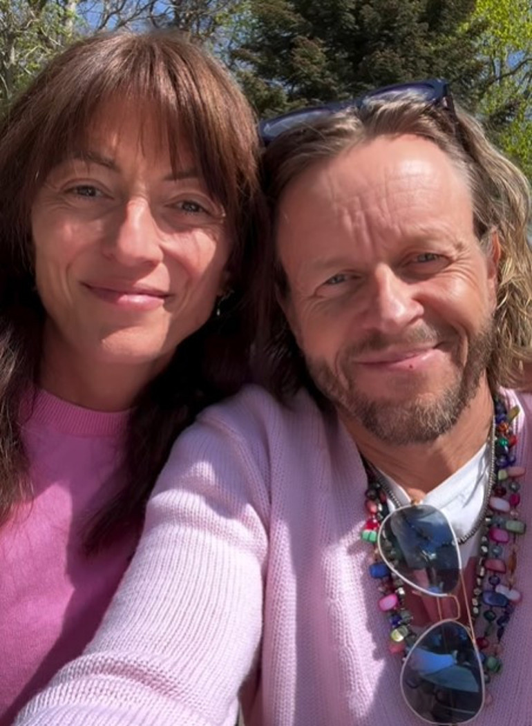 Önce beyin tümörünü sonra da meme kanserini yenmişti… Ünlü sunucu Hayat kısa dedi... Kuaförüyle gizlice evlendi