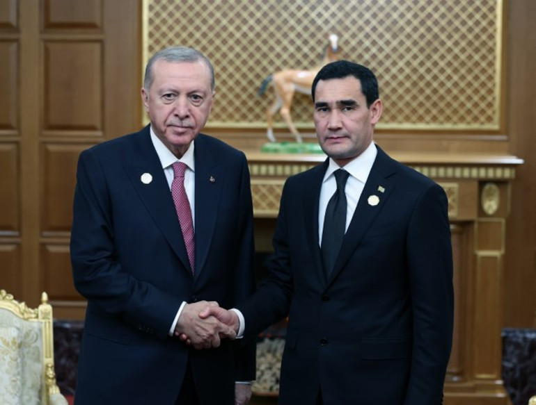Türkmenistanda kritik temaslar: Cumhurbaşkanı Erdoğan, Putin ile bir araya geldi