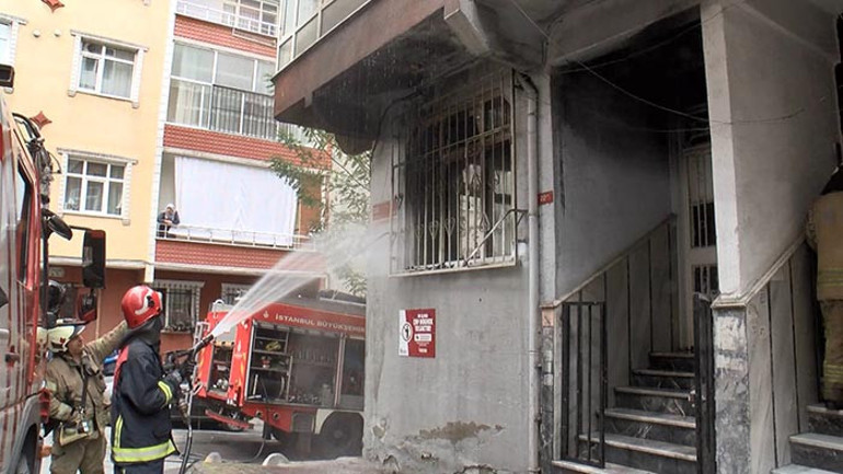 5 yaşındaki çocuk çakmakla oynarken evi yaktı Çekyattan alevler çıkıyordu