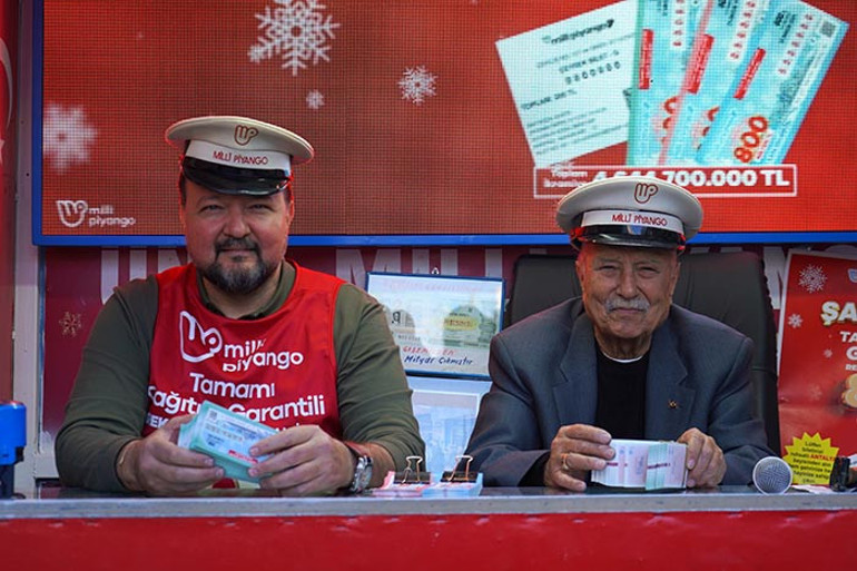 Geçen yıl dev ikramiyenin çıktığı ilçede büyük heyecan: Yüzde 30 arttı En çok alınan bileti açıkladılar: Talih kuşu uçmaya başladı