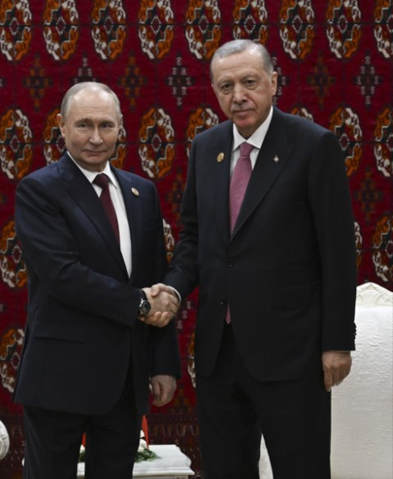 Türkmenistanda kritik temaslar: Cumhurbaşkanı Erdoğan, Putin ile bir araya geldi