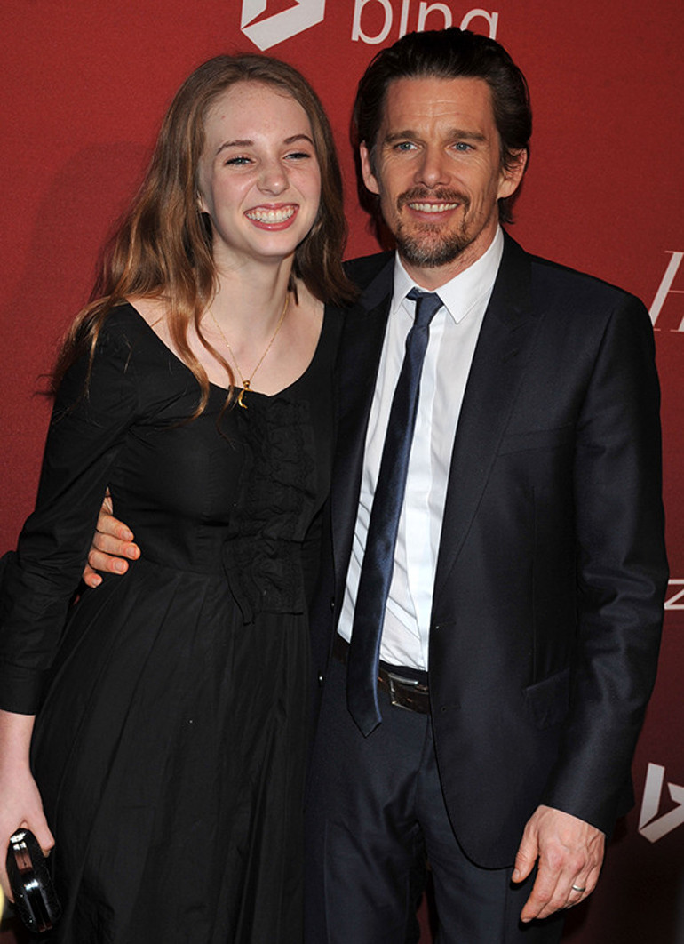 İlk göz ağrısı evladı da kendi gibi ünlü bir oyuncu oldu… ‘Onun zor geçen çocukluğu için hala pişmanlık duyuyorum’