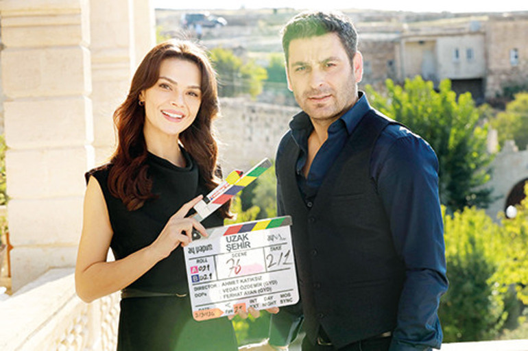 Bu çocuklar çoktan büyüdü... Şimdi aşk öyküleriyle milyonları ekrana kilitliyor