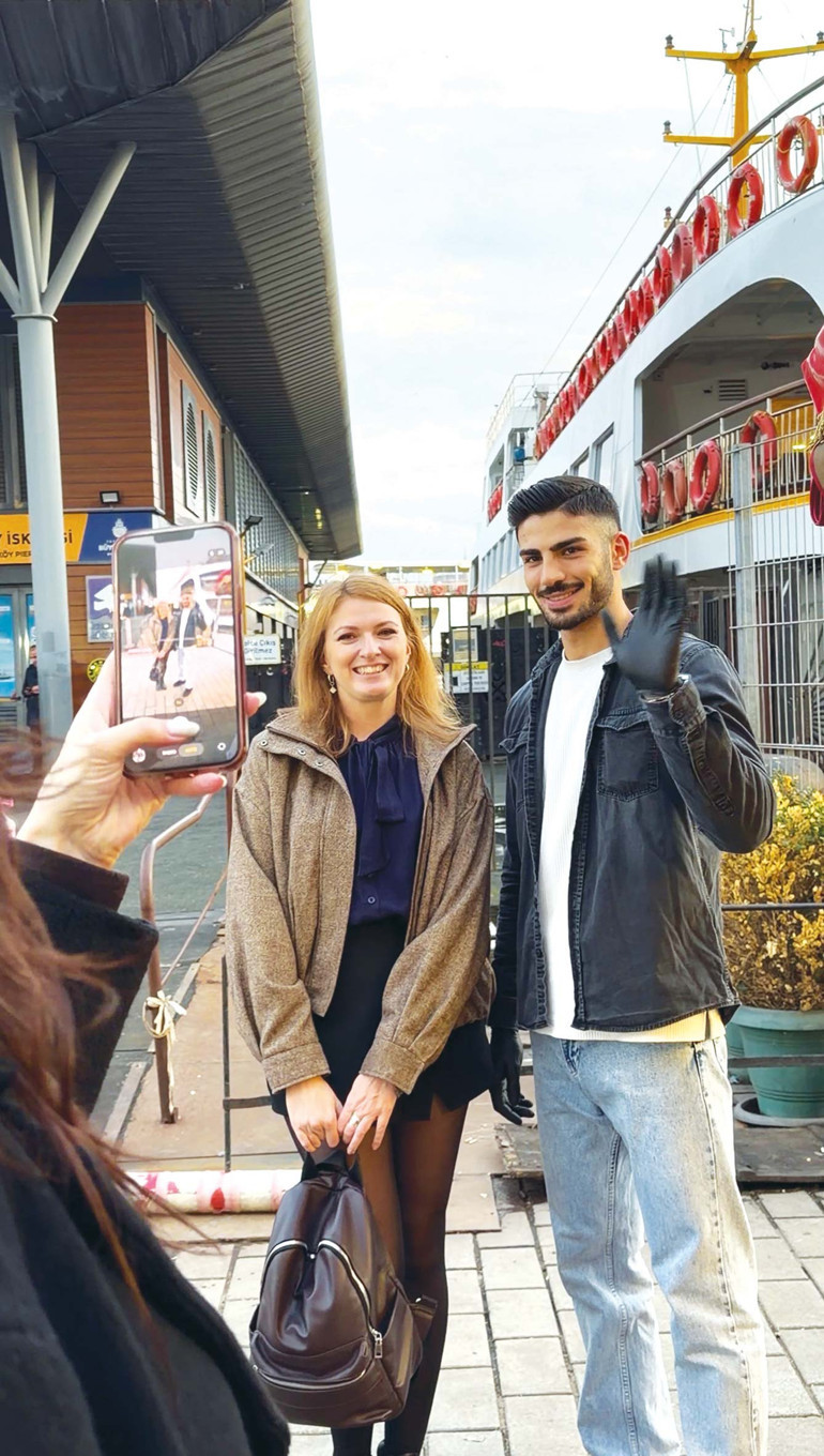 ‘Burası bir dizi seti mi, manken misin sen diye soruyorlar’