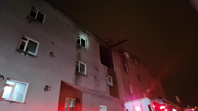 Arnavutköyde iş yeri alevlere teslim oldu: 1i ağır 3 yaralı