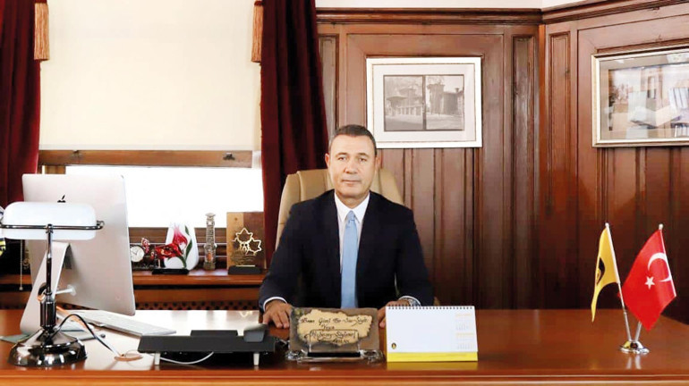 Taciz iddialarıyla gündeme gelen tarihi lisenin müdürü açığa alındı