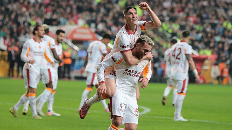 Galatasarayda Yunus asistle, Sallai golle döndü Leroy Sane fırtınası Antalyada da devam etti