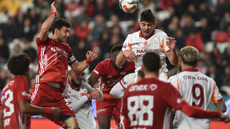 Galatasarayın Antalyaspor maçını usta isimler yazdı: Osimhen Afrika Kupasına gitse de buradayım dedi