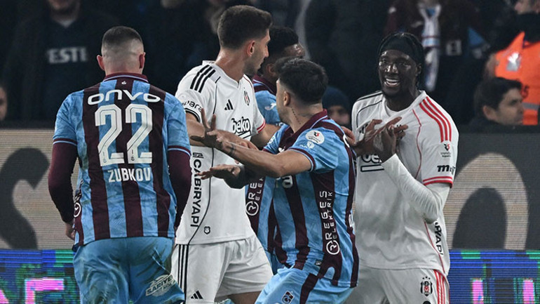  Salah oynuyor, Rafa Silva istemiyor