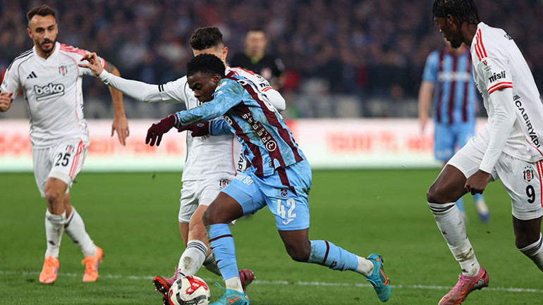  Salah oynuyor, Rafa Silva istemiyor