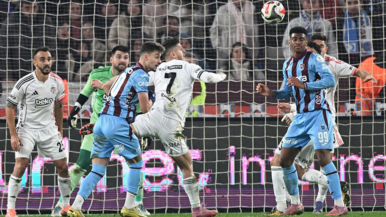  Salah oynuyor, Rafa Silva istemiyor