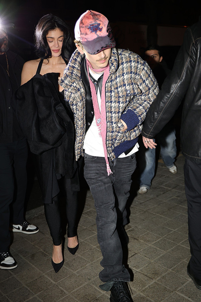 Ünlü çiftin aşk bilmecesi… ‘Bu ilişki tek şartta yürür’ dedi… Gururu kırıldı ama gönlüne söz geçiremedi