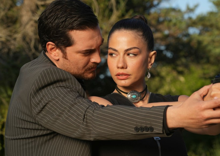 Ayrılsalar da dayanamıyorlar Rüya gibi aşk