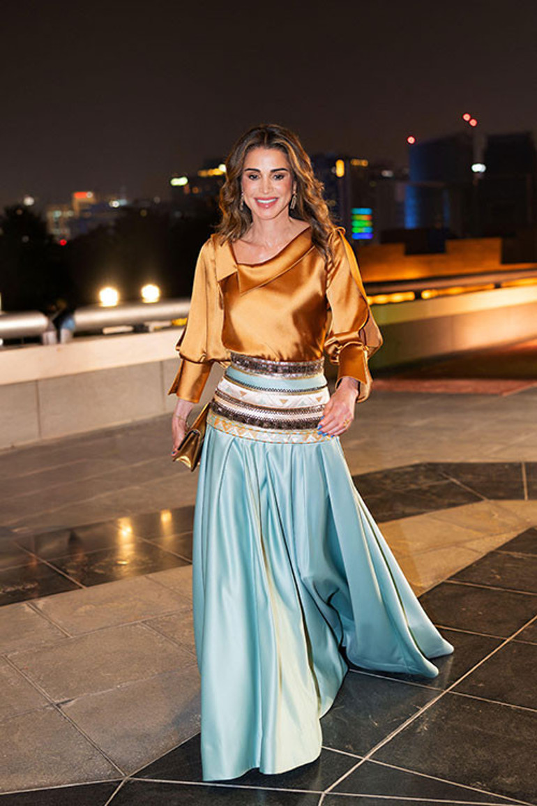 Hiç senin sözünden çıkar mıyım ben Ailenin güzel gelini... Kayınvalidesinin bir tanesi