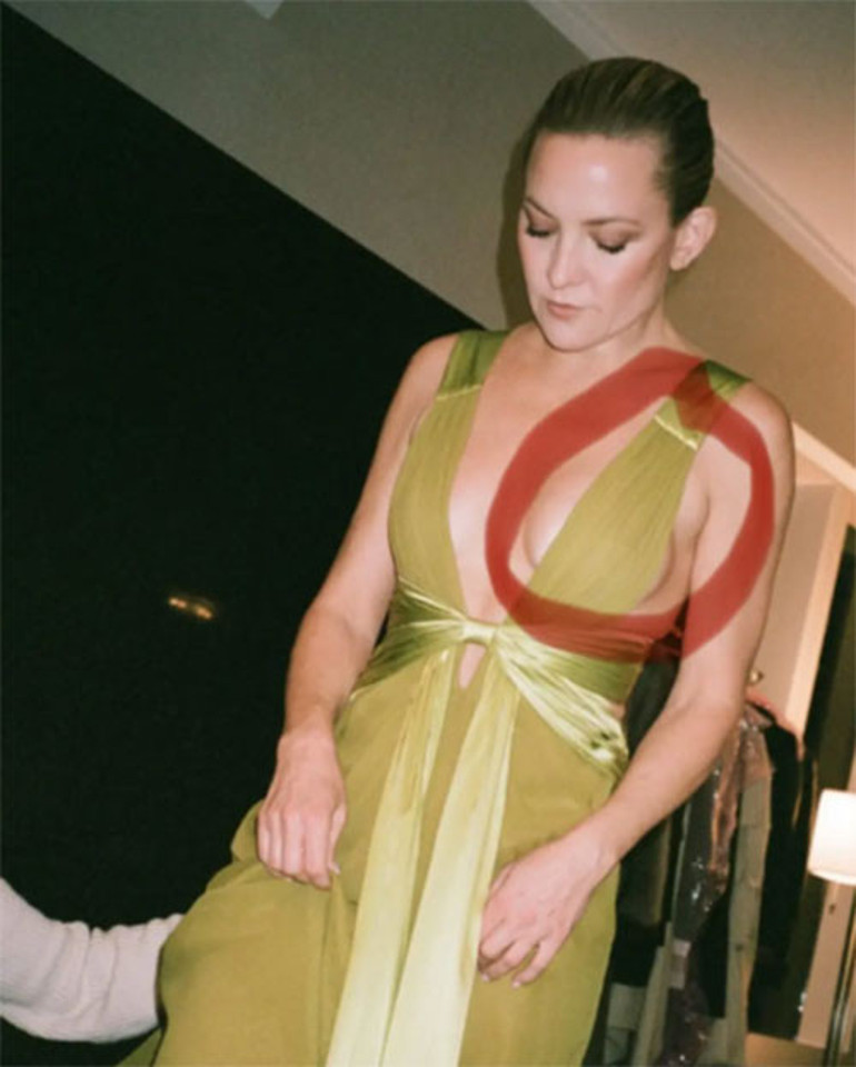  Bu uygunsuz elbise ona hiç yakışmadı