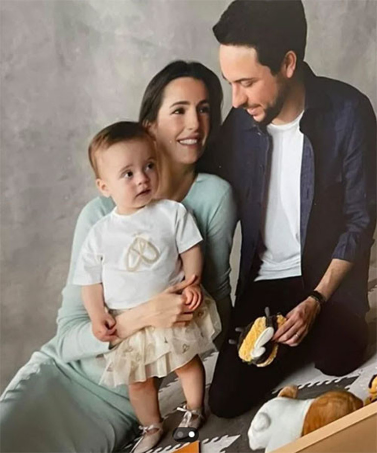 Bana uğurlu geldi diye hepsini bir örnek giydirdi... Ailesini hizaya çekti