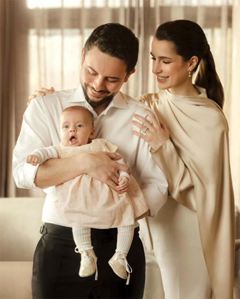 Hiç senin sözünden çıkar mıyım ben Ailenin güzel gelini... Kayınvalidesinin bir tanesi