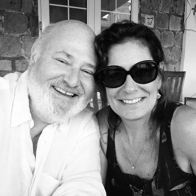 Anne ve babasını evlerinde bıçaklayarak öldürdü… Ünlü yönetmen ve eşinin katili oğulları çıktı