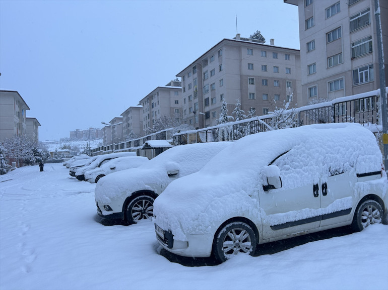 Van'da kar yağışı sonrası şehir manzarası