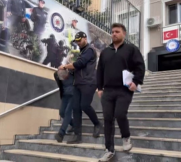 Ele geçirilen saat sahibine teslim edildi