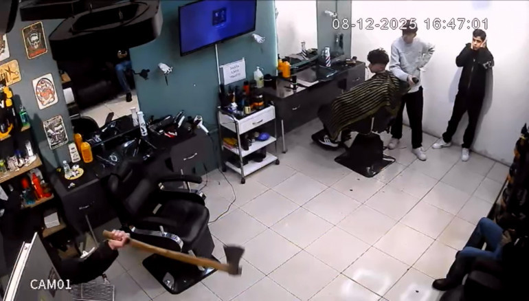Kağıthane’de baltalı saldırgan kuaförün klimasını parçaladı Bizi kesmeye mi gelmiş bilmiyorum