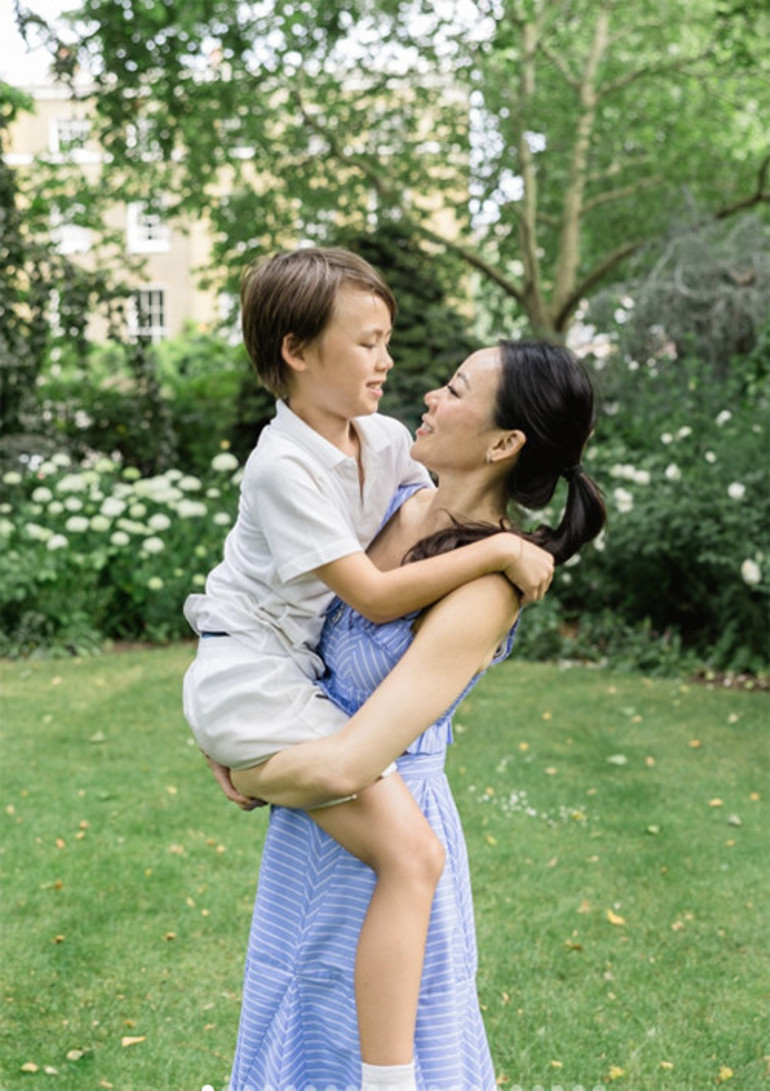 Tek evladının hasretine dayanamadı... Londrada lüks ev tuttu