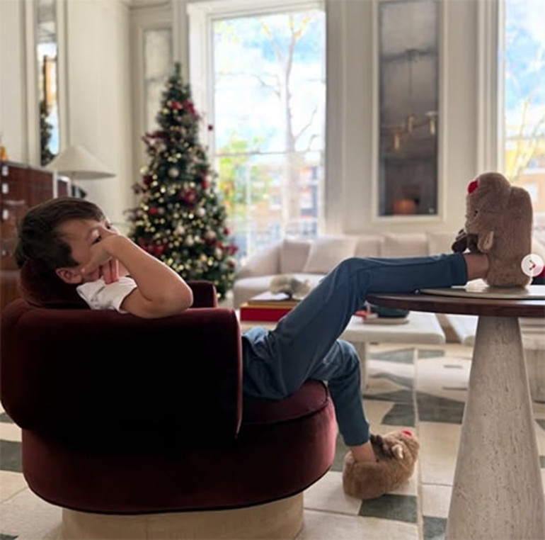 Tek evladının hasretine dayanamadı... Londrada lüks ev tuttu