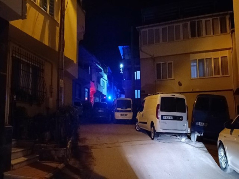 Giriş katta Kübra, çatı katında ise babası ölü bulundu Esrarengiz olayı otopsi sonucu aydınlatacak