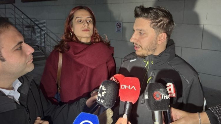 Şarkıcı Güllünün oğlundan çarpıcı ifadeler: Atacağım sesi ablama ait, annem camlardan her zaman korkardı