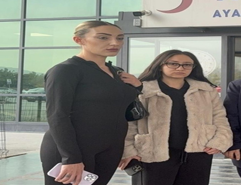 Şarkıcı Güllünün oğlundan çarpıcı ifadeler: Atacağım sesi ablama ait, annem camlardan her zaman korkardı