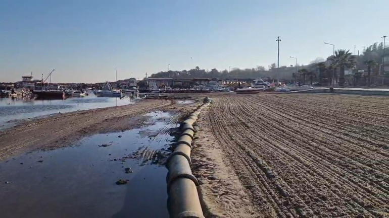 Tekirdağda deniz 20 metre çekildi Kum adacıkları oluştu