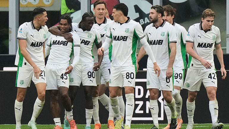 Beşiktaş ve Galatasaray transferde karşı karşıya geldi Sergen Yalçın ile Okan Buruk istedi