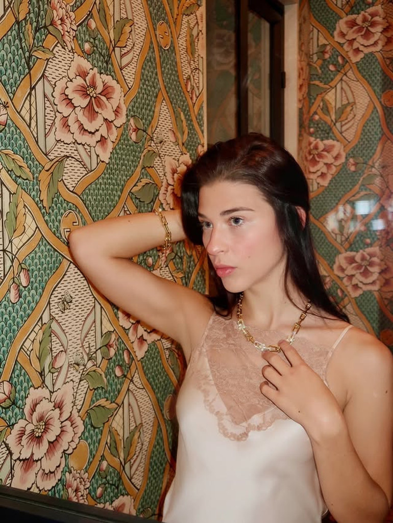 ‘Para parayı çeker’ diyorlardı… Ünlü milyarderin kızı zengin sevgilisini bırakıp çocukluk aşkının kollarına koştu