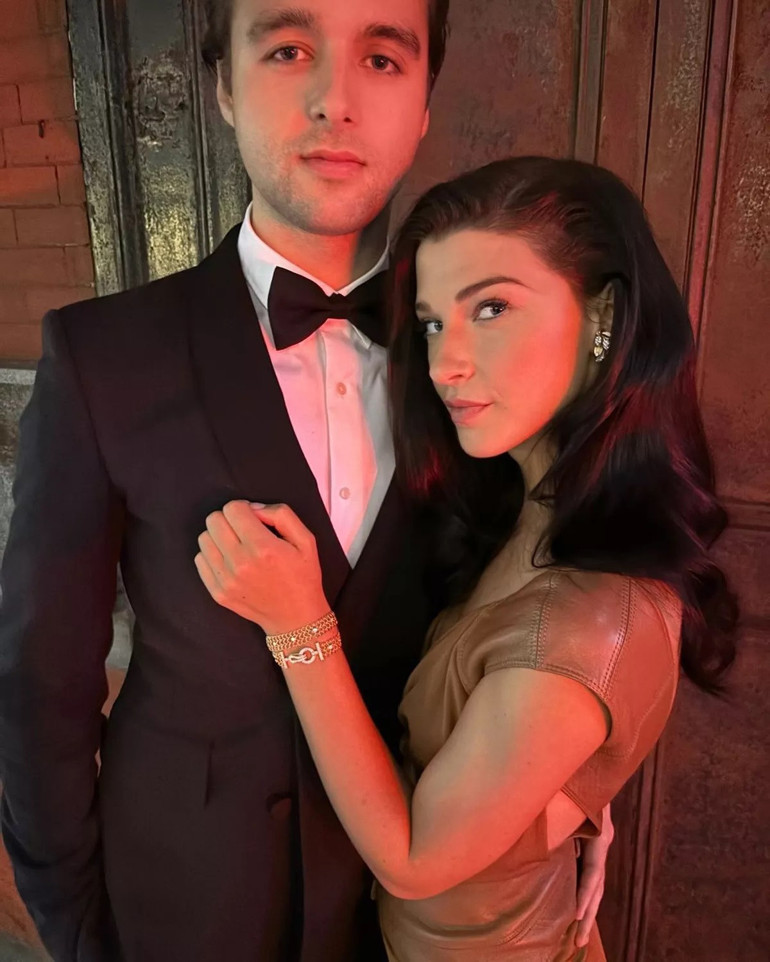 ‘Para parayı çeker’ diyorlardı… Ünlü milyarderin kızı zengin sevgilisini bırakıp çocukluk aşkının kollarına koştu