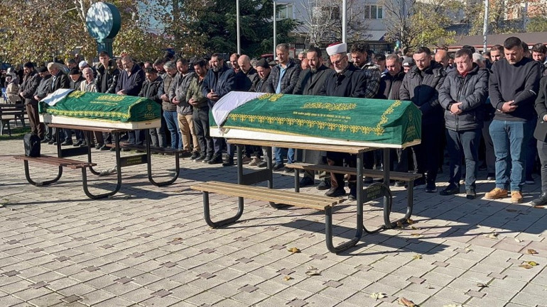 Kübra, katili olan babasıyla yan yana toprağa verildi