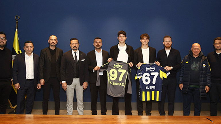 Fenerbahçe, 2 genç futbolcuyla profesyonel sözleşme imzaladı