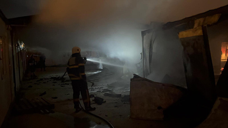 Hatayda öğrencilerin eğitim gördüğü 6 konteyner alevlere teslim oldu