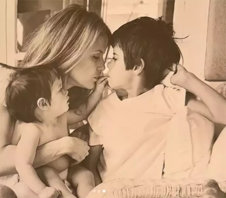 Magazin dünyasını karıştıran iddia… Ünlü çift çocukları olmayınca gizlice anlaşma yaptı… Yıldız ismin oğlunun gerçek annesi Elvis Presleynin torunu çıktı