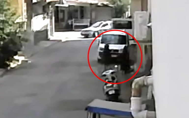 Yüzlerini eşarpla gizleyen anne-kız, girdikleri evlerden altın ve ziynet eşyası çaldı