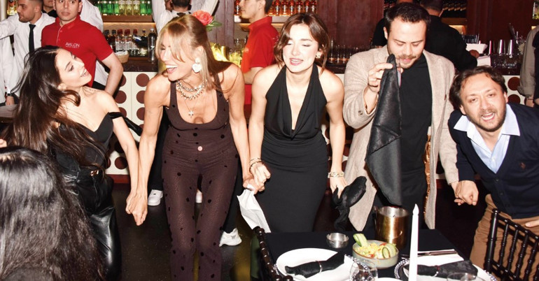 Hürmüz’e halaylı kutlama