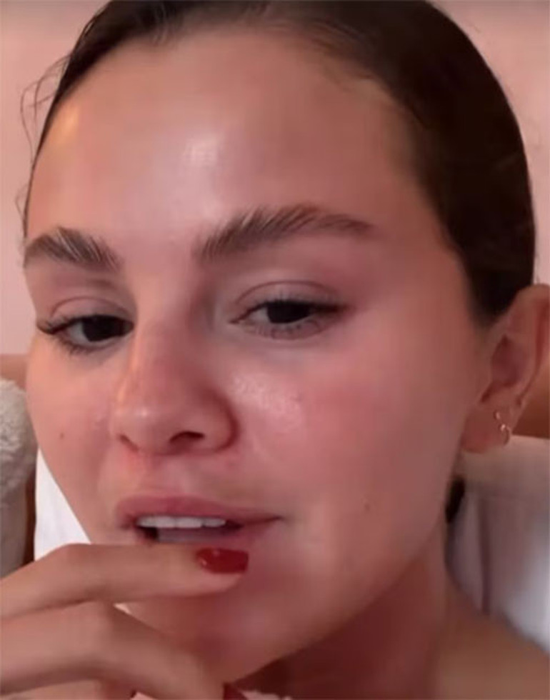 Neden bıyıklı geziyorsun